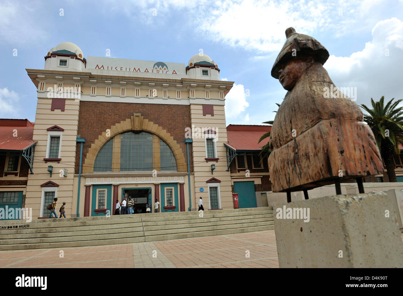 The picture shows the Africa Museum in the borough Newtown in