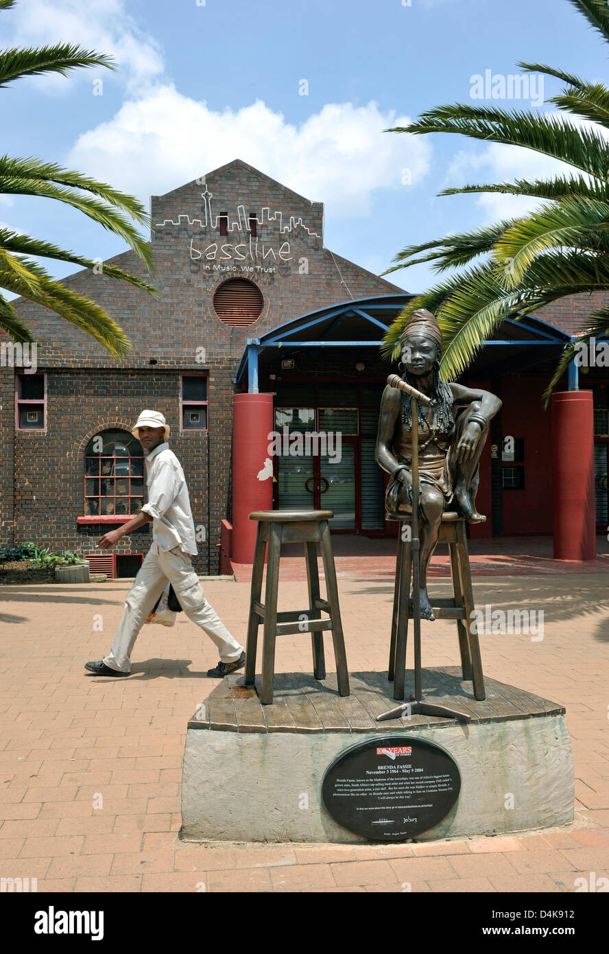 The picture shows a statue of South African singer Brenda Fassie in the  borough Newtown in Johannesburg, South Africa, 22 November 2008. Photo:  Gero Breloer Stock Photo - Alamy