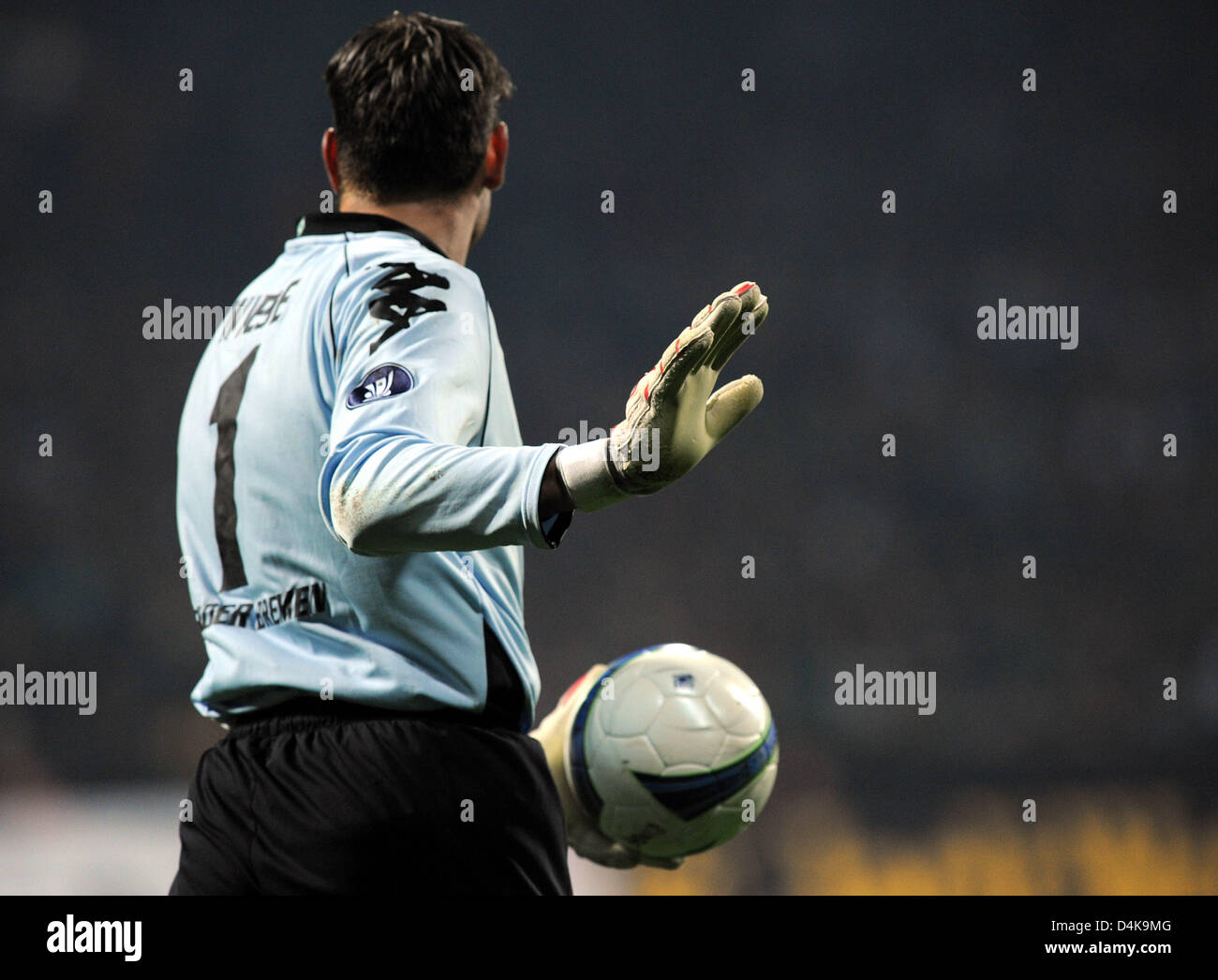 Bremen?s goalie Tim Wiese gestures during the first leg of the UEFA Cup quarter-finals match Werder Bremen v Udinese Calcio at Weser stadium of Bremen, Germany, 09 April 2009. German Bundesliga side Bremen defeated Italian Serie A side Udinese by 3-1. Photo: Ingo Wagner Stock Photo