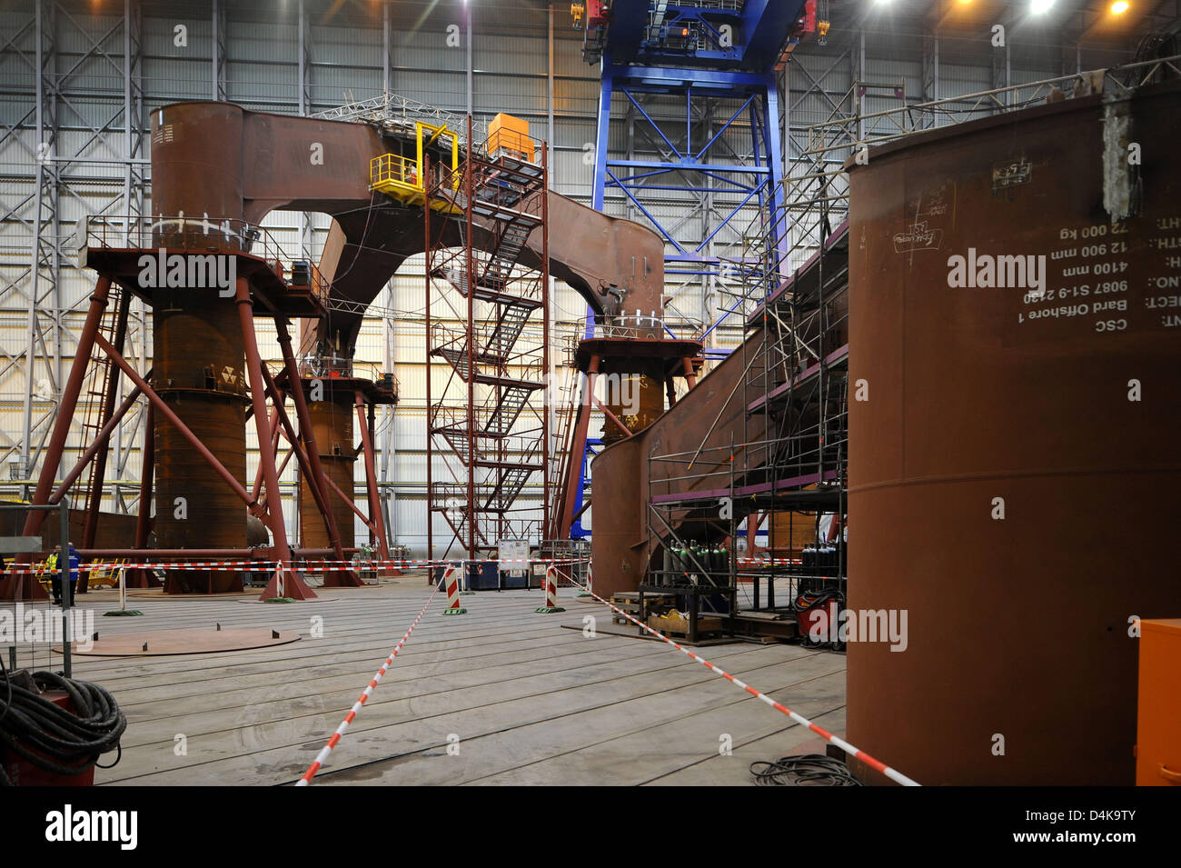 The shell construction of massive supporting crosses manufactured for BARD offshore wind power plants are pictured in the production halls of the company Cuxhaven Steel Construction (CSC) in Cuxhaven, Germany, 20 March 2009. Photo: Ingo Wagner Stock Photo