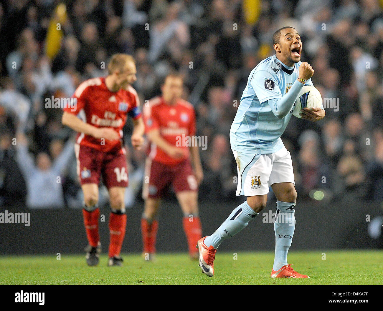Manchester City?s Robinho (R) cheers after his goal to 2-1 during the UEFA Cup quarter finals match Manchester City vs SV Hamburg at City of Manchester stadium in Manchester, United Kingdom, 16 April 2009. Manchester City defeated SV Hamburg 2-1. Photo: Marcus Brandt Stock Photo
