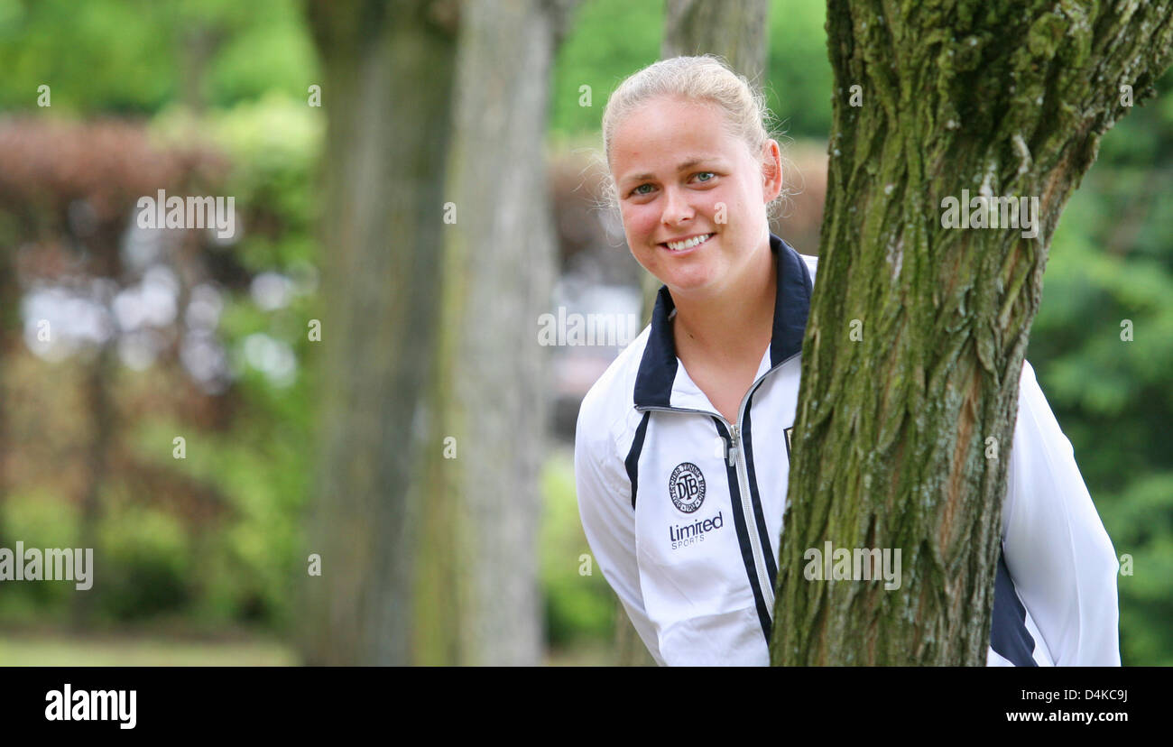 Tennis player Anna-Lena Groenefeld poses for a photo in Frankfurt Main, Germany, 23 April 2009. The German female tennis players will compete with China in the Fed Cup on the week-end. Photo: Julian Stratenschulte Stock Photo