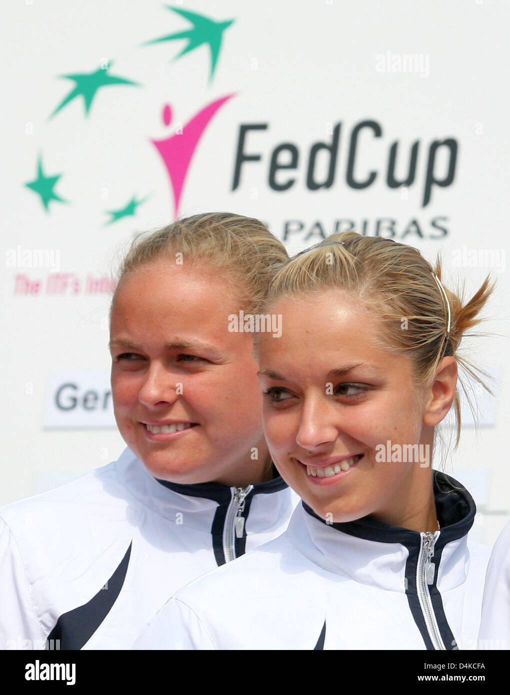 The German Fed Cup team (R-L) Sabine Lisicki and Anna-Lena Groenefeld pose after the drawing of the Fed Cup relegation matches in Frankfurt Main, Germany, 24 April 2009. Photo: Julian Stratenschulte Stock Photo