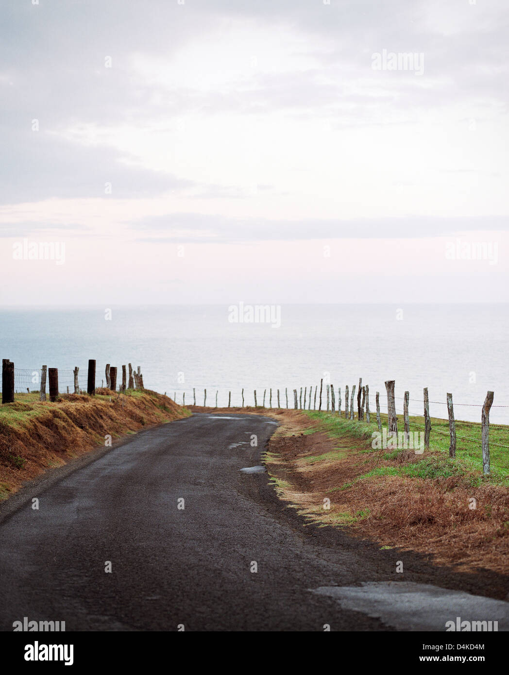 Hawaii sea wall ocean cliff hi-res stock photography and images - Alamy