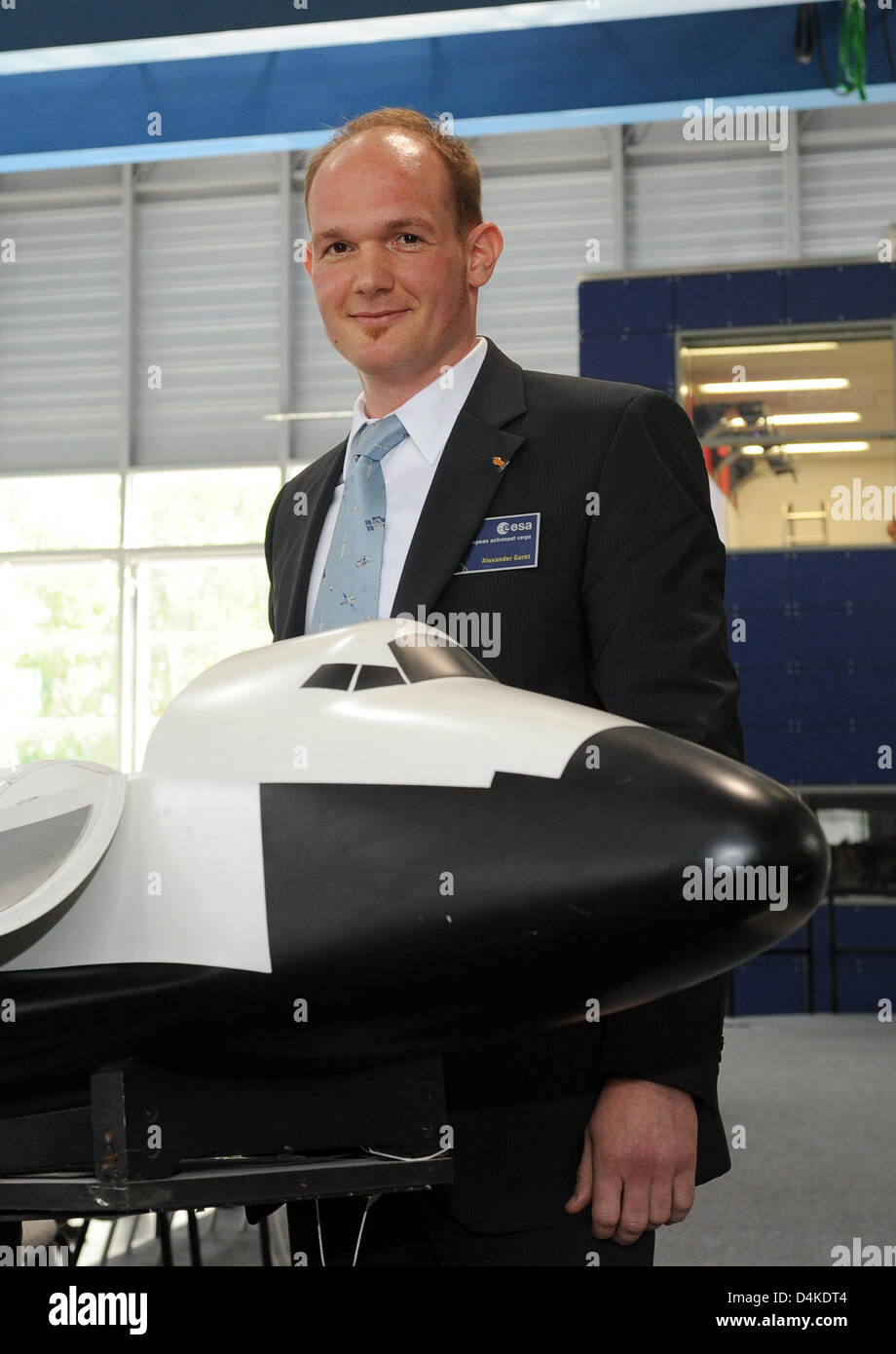 German geophysicist Alexander Gerst smiles during his presentation as the new astronaut candidate of European Space Agency (ESA) in Cologne, Germany, 09 July 2009. The 33-year-old will start his astronaut training on 01 September. Photo: JOERG  CARSTENSEN Stock Photo