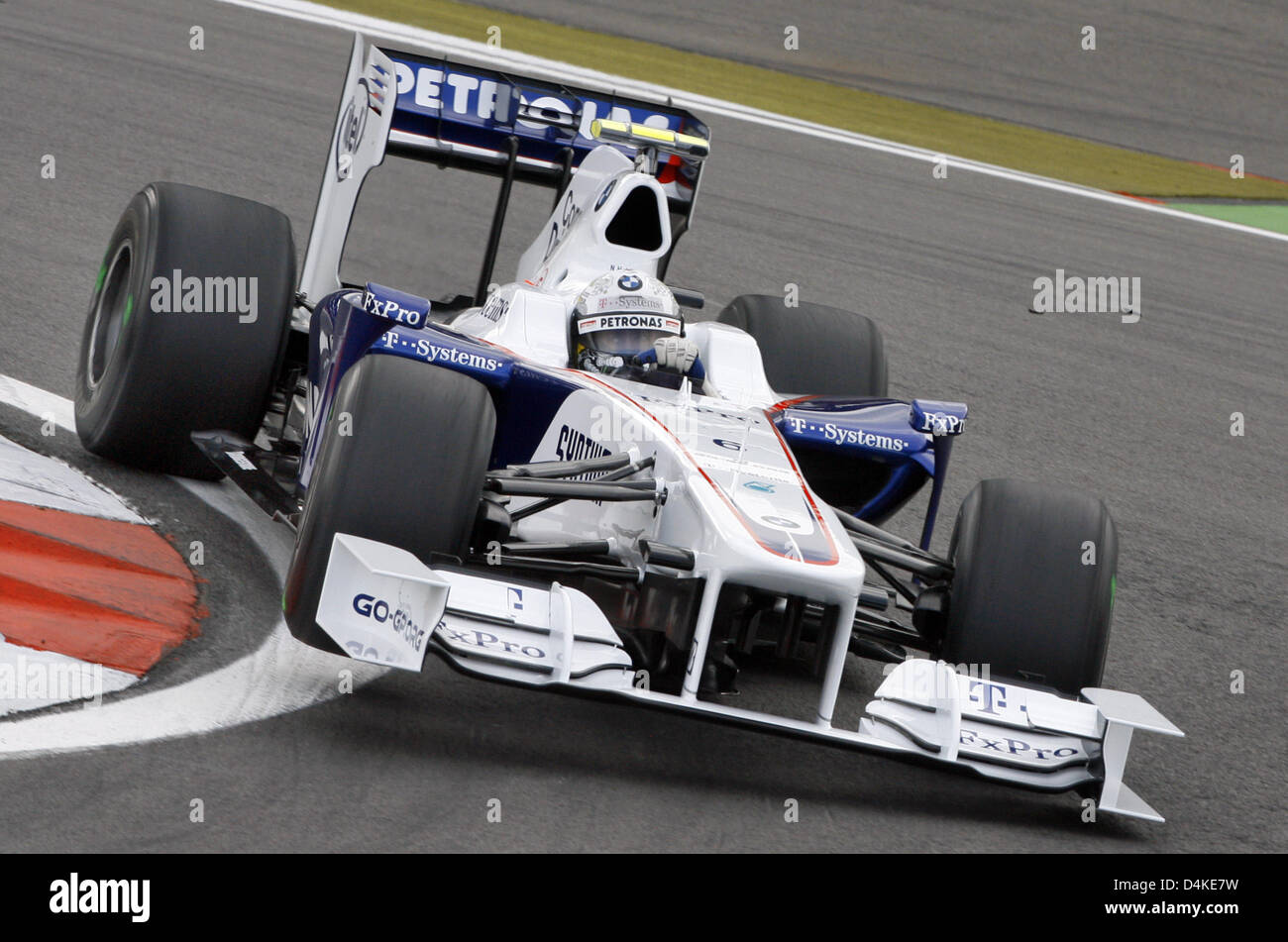 German Formula One driver Nick Heidfeld of BMW Sauber enters turn 1 during the first training session at the Nuerburgring, Germany, 10 July 2009. The Formula 1 Grand Prix of Germany takes place on 12 July. Photo: Roland Weihrauch Stock Photo