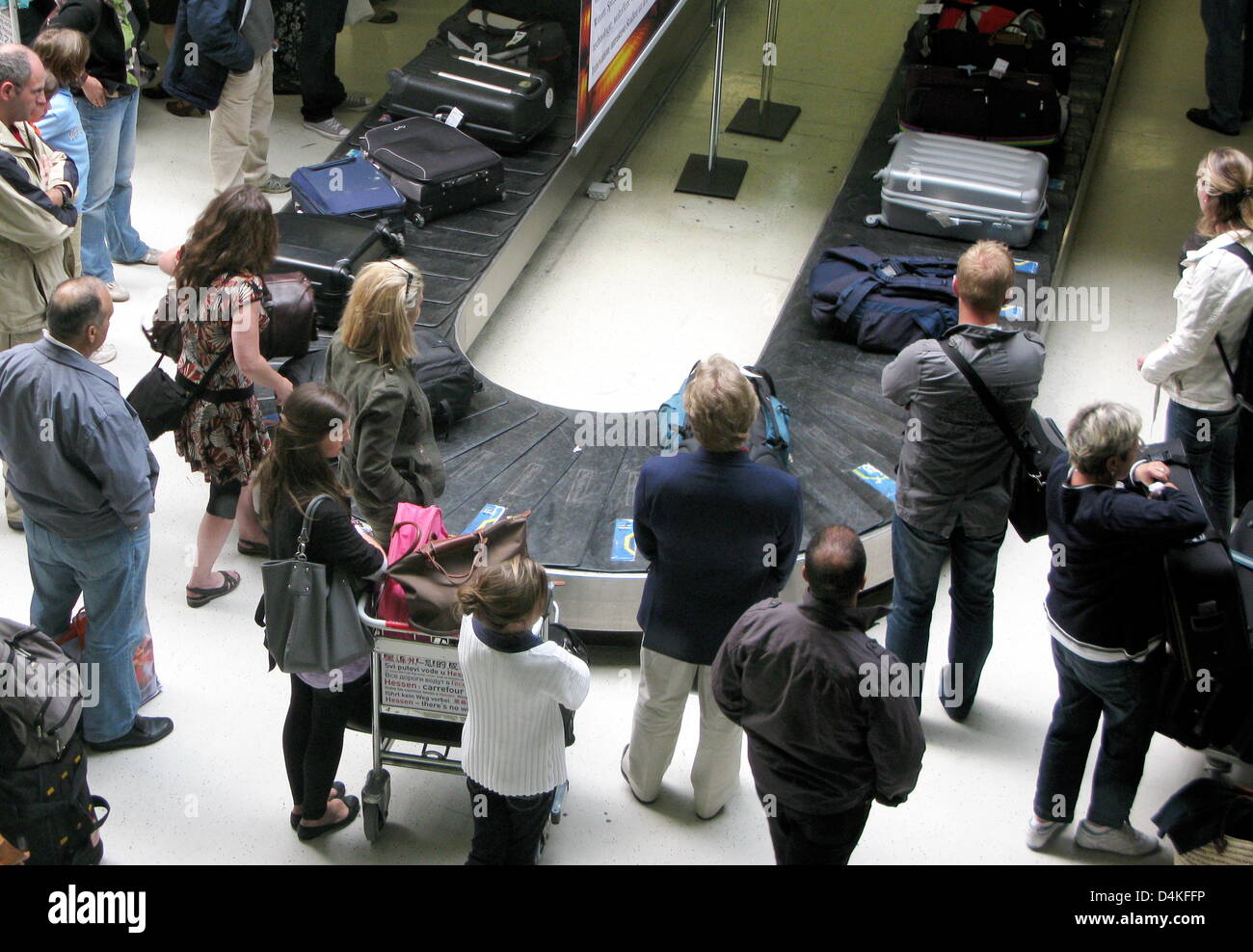The picture shows the baggage claim at Hahn airport in the Hunsrueck, Germany, 30 May 2009. Photo: Roland Holschneider Stock Photo