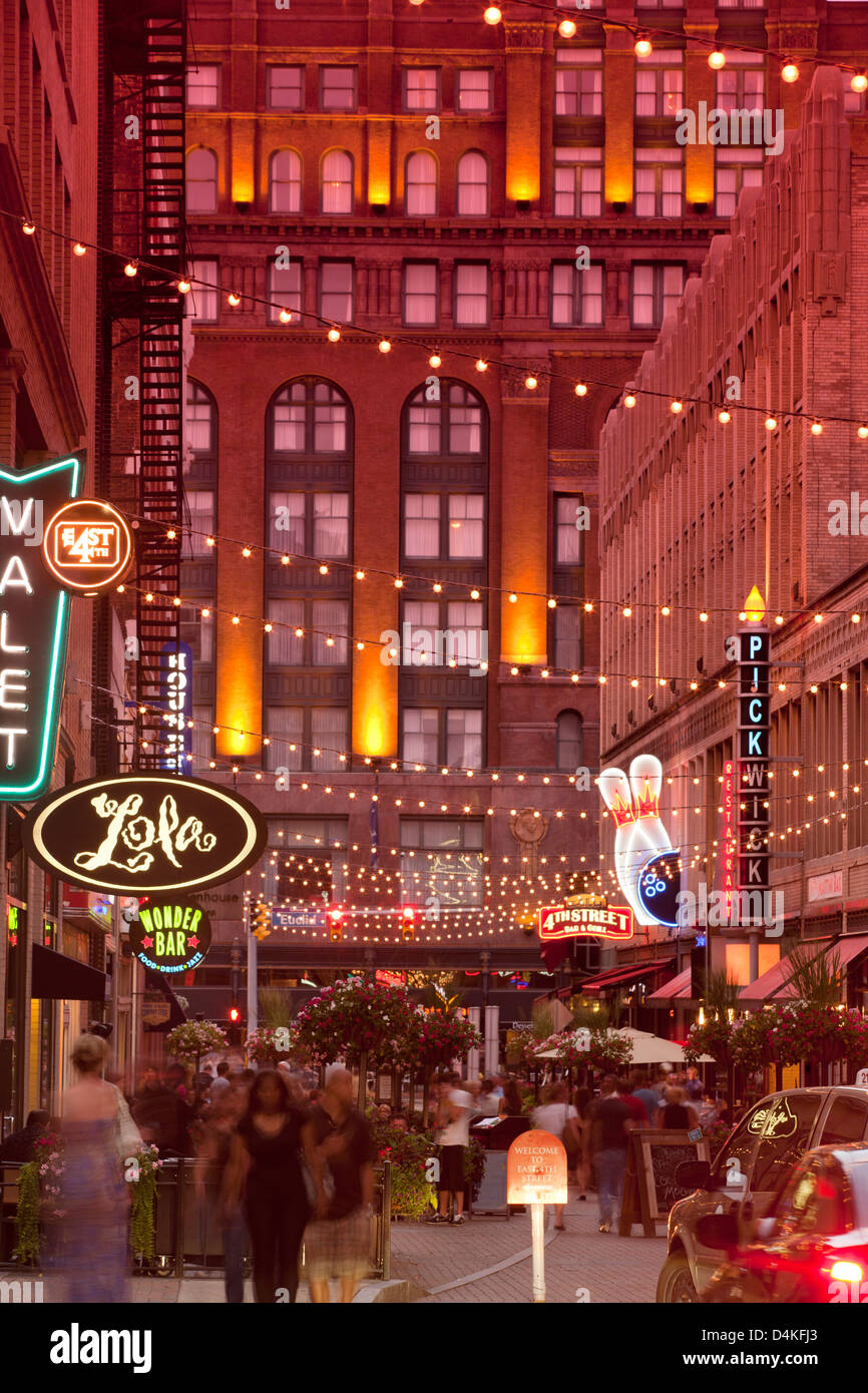 OUTDOOR RESTAURANTS EAST FOURTH STREET DOWNTOWN CLEVELAND OHIO USA