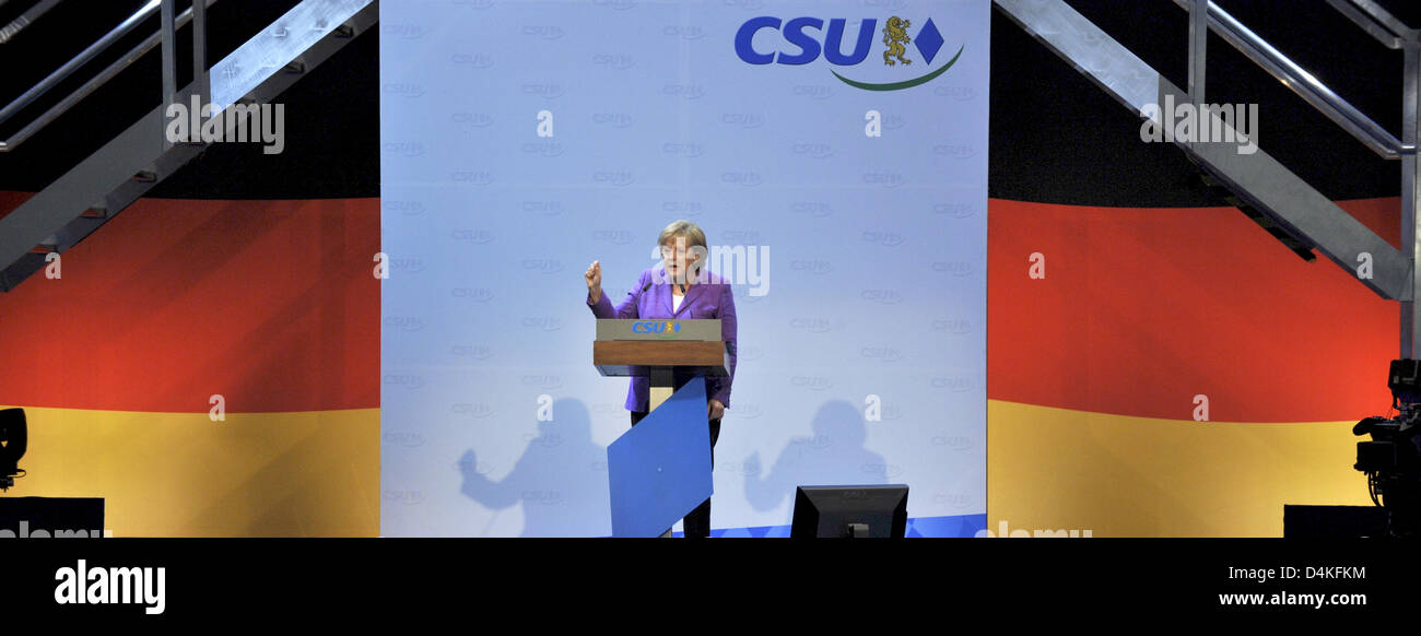 German Chancellor Angela Merkel delivers a speech to the party convention of the Christian Social Union (CSU) in Nuremberg, Germany, 17 July 2009. Marking the start into the federal election campaign, the two-day party convention includes the re-election of CSU?s chairman Horst Seehofer and the adoption of CSU?s call to vote. Photo: PETER KNEFFEL Stock Photo