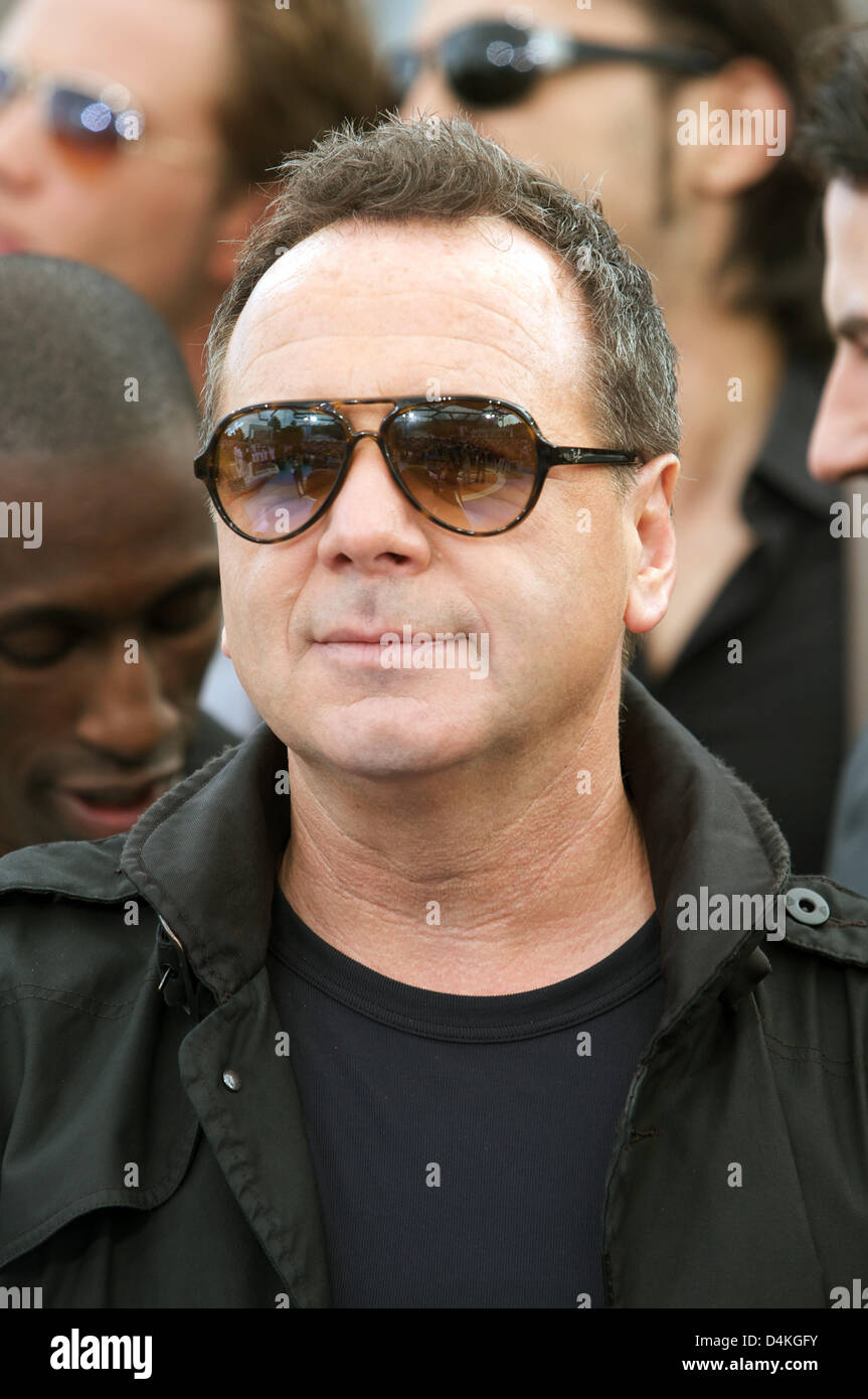 British singer of pop band Simple Minds, Jim Kerr performs at the TV