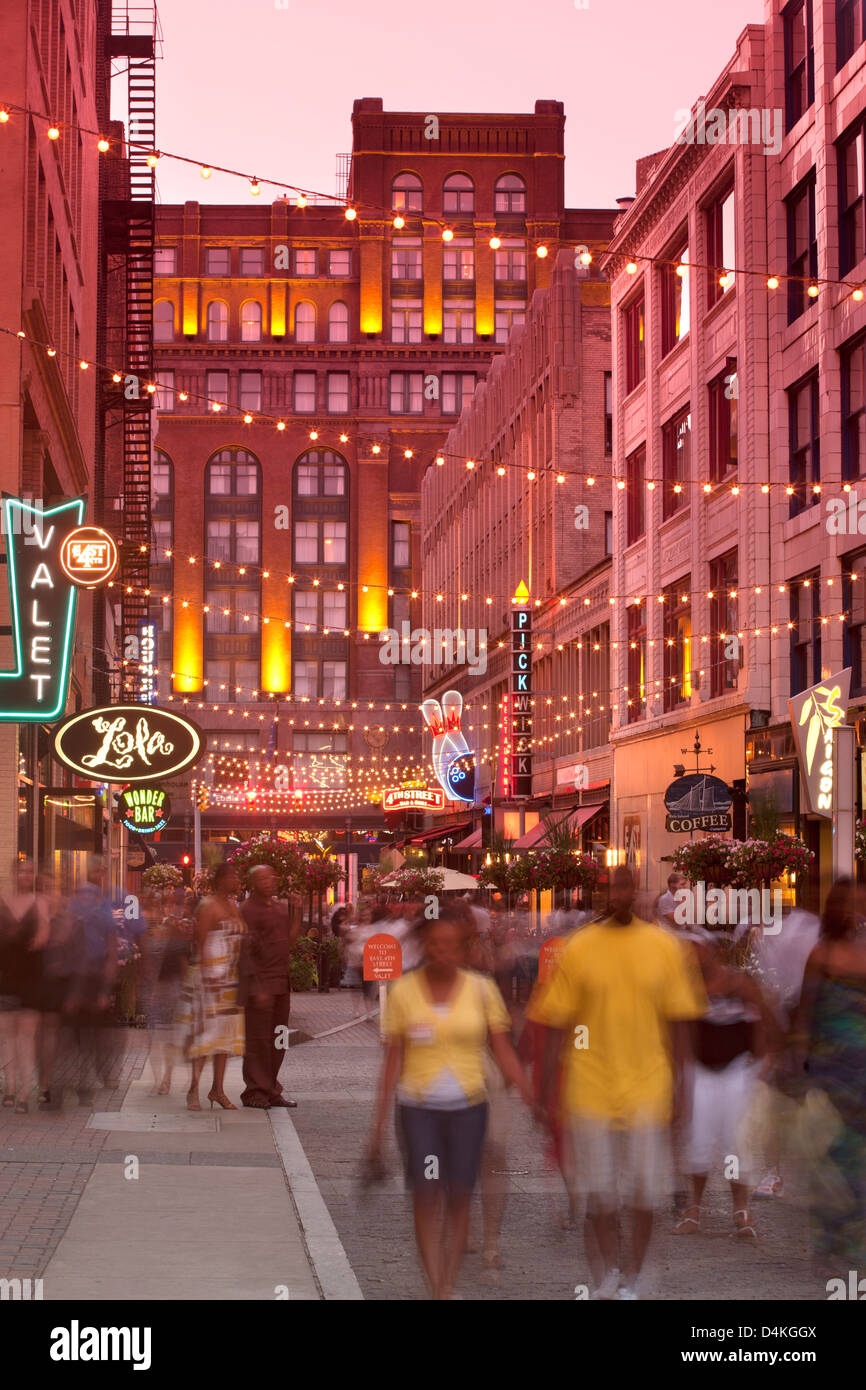 Outdoor restaurants hires stock photography and images Alamy