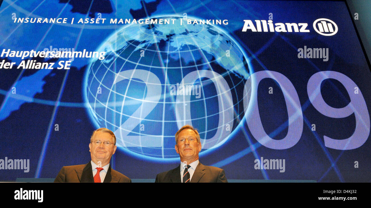 CEO of Allianz, Michael Diekmann (R) and chairman of the board Henning Schulte-Noelle pictured at the insurance company?s general meeting in Munich, Germany, 29 April 2009. Europe?s largest insurance company Allianz still gives no prospect for the ongoing year due to the global financial and economic crisis. Photo: FRANK LEONHARDT Stock Photo