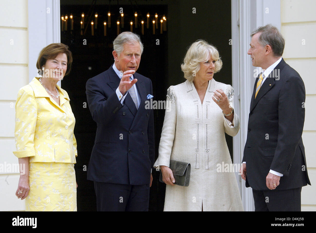 German President Horst Koehler (R) and his wife Eva Luise (L) greet ...