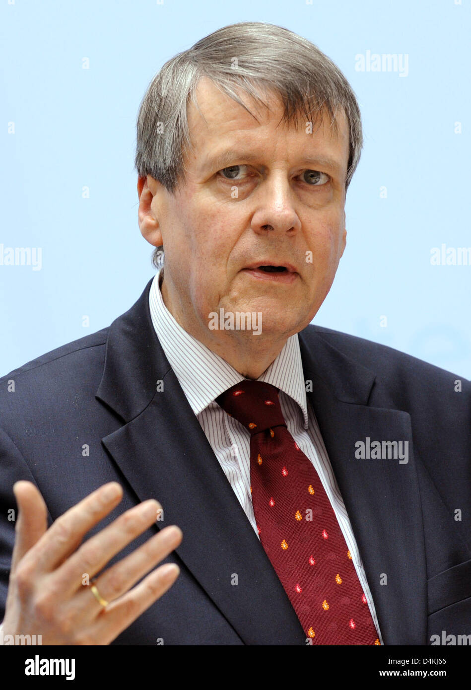 The president of the Robert Koch-Institute, Joerg Hacker, speaks at a press conference on the swine flu in Berlin, Germany, 29 April 2009. There are three confirmed cases of swine flu in Germany so far. Experts of the Health Ministry give information about the swine flu under the phone number 01805 99 66 19. Photo: RAINER JENSEN Stock Photo