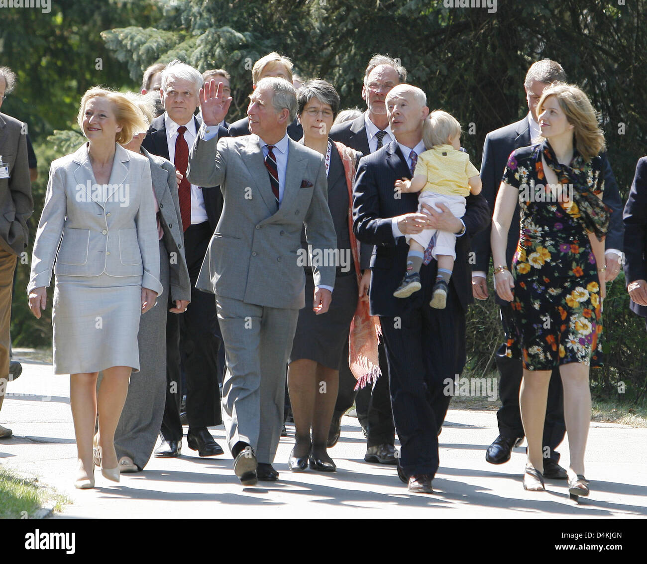 Britain?s Prince Charles (2-L) meets the director of the institute for climate research Hans Joachim Schnellnhuber with his son Zoltan Elias and his wife Margret Boysen (R) and Brandenburg?s Science Minister Johanna Wanka (L) at the institute?s grounds in Potsdam, Germany, 30 April 2009. The British heir apparent visited a climate protection forum. Charles and his wife Camilla are  Stock Photo