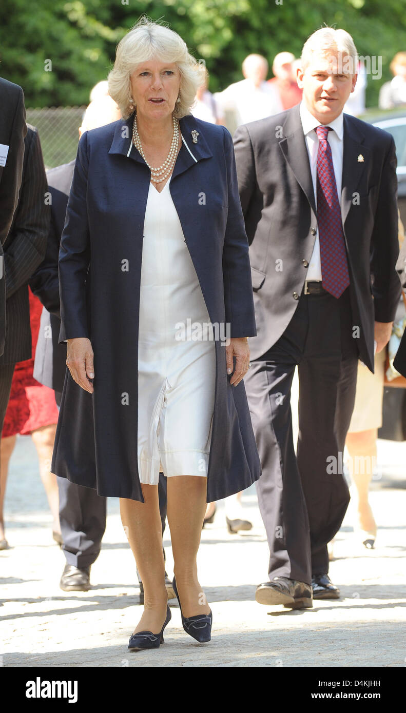 Camilla Duchess of Cornwall visits Sanssouci Palace in Potsdam, Germany, 30 April 2009. The British heir apparent Charles and Camilla are currently on their first official visit to Berlin and Potsdam. Photo: JENS KALAENE Stock Photo
