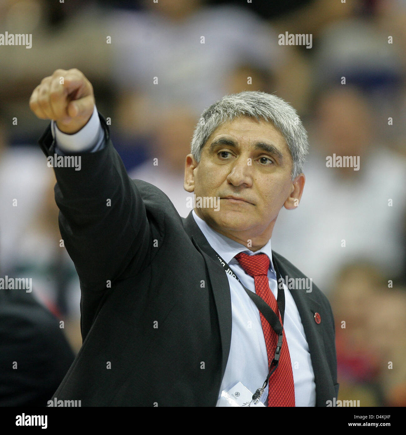 Head coach Giannakis Panagiotis of Olympiacos Piraeus gestures at the touch line during the Basketball EuroLeague semi final Olympiacos Piraeus vs Panathinaikos Athens at ?O2-World? arena in Berlin, Germany, 1 May 2009. Photo: Jens Wolf Stock Photo