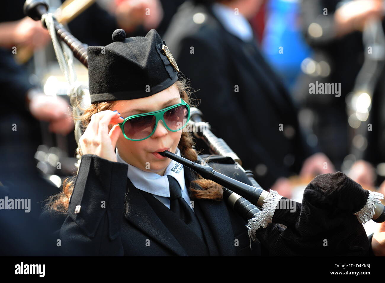 A young woman with sunglasses plays her bagpipe at the 11th Highland Gathering in Peine, Germany, 03 May 2009. 17 bands compete in the ?Pipe Band Championships?. Some 20.000 visitors are expected to watch Scottish competitions such as stone long throw, tree long throw and tug war. Photo: Jochen Luebke Stock Photo