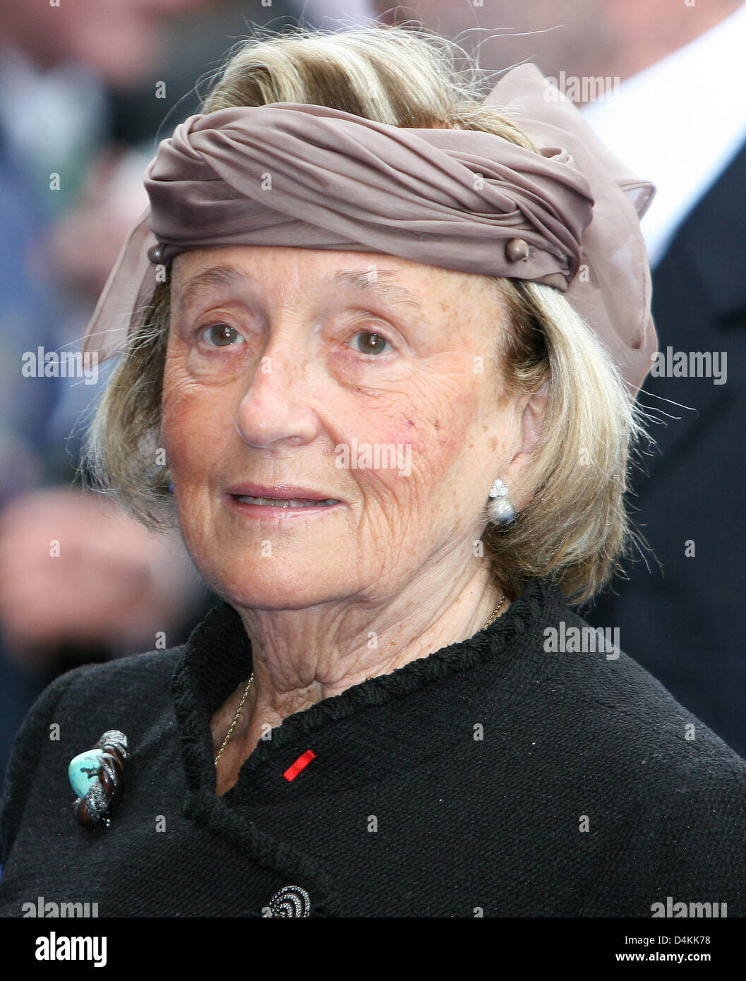 Former First Lady of France, Bernadette Chirac, attends the church wedding of French Prince Jean d?Orleans and Princess Philomena, Duke and Duchess of Vendome, at the cathedral in Senlis, France, 02 May 2009. Photo: Albert Nieboer (NETHERLANDS OUT) Stock Photo