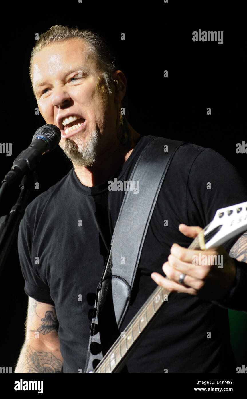 The heavy metal band Metallica performs with its singer and guitarist James Hetfield (R) at ?Olympiahalle? in Munich, Germany, 06 May 2009. It is the first concert of their ?World Magnetic Tour? in Germany. Photo: Felix Hoerhager (ATTENTION: UTILISATION IN GERMANY ONLY) Stock Photo