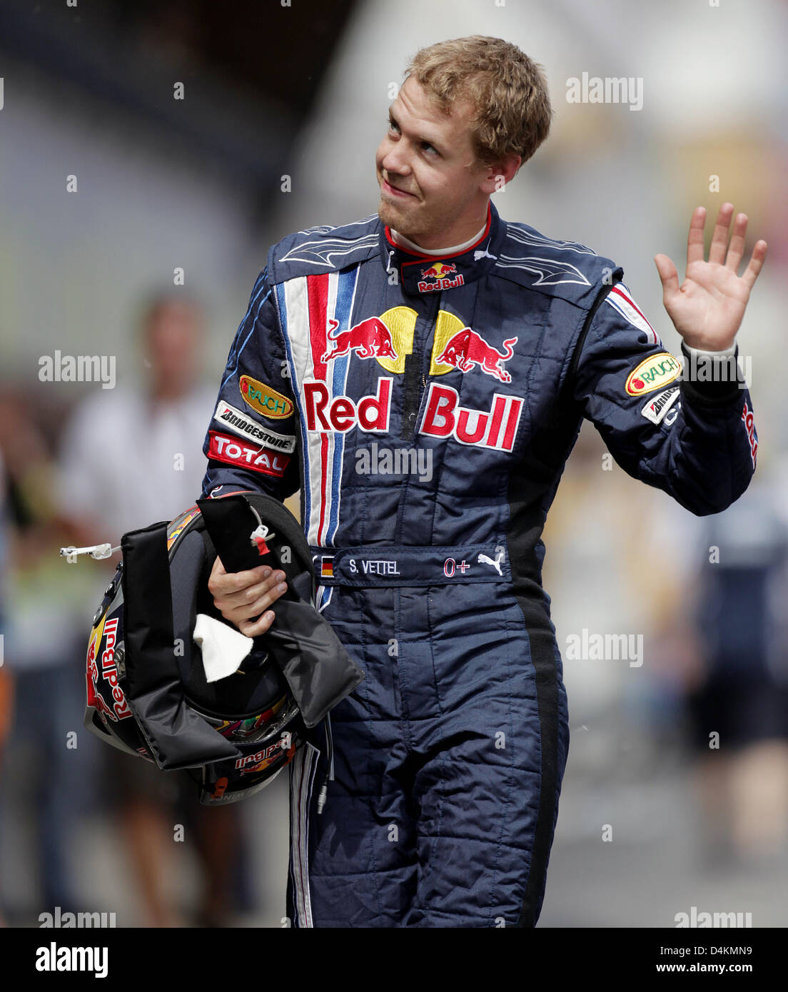 German Formula One driver Sebastian Vettel of Red Bull Racing greets to the fans while walking through the pitlane after the second practice session at Circuit de Catalunya in Montmelo near Barcelona, Spain, 08 May 2009. The Grand Prix of Spain will take place on 10 May. Photo: Felix Heyder Stock Photo