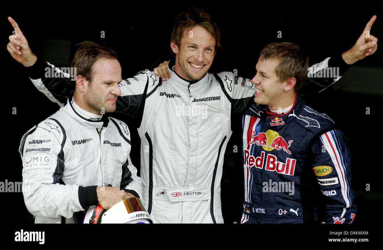 (L-R) Brazilian Formula One driver Rubens Barrichello of Brawn GP, British team-mate Jenson Button, and German Sebastian Vettel of Red Bull Racing pose after the Qualifying at Circuit de Catalunya in Montmelo near Barcelona, Spain, 09 May 2009. Button took pole ahead of Barrichello and Vettel. The Grand Prix of Spain will take place on 10 May. Photo: Felix Heyder Stock Photo