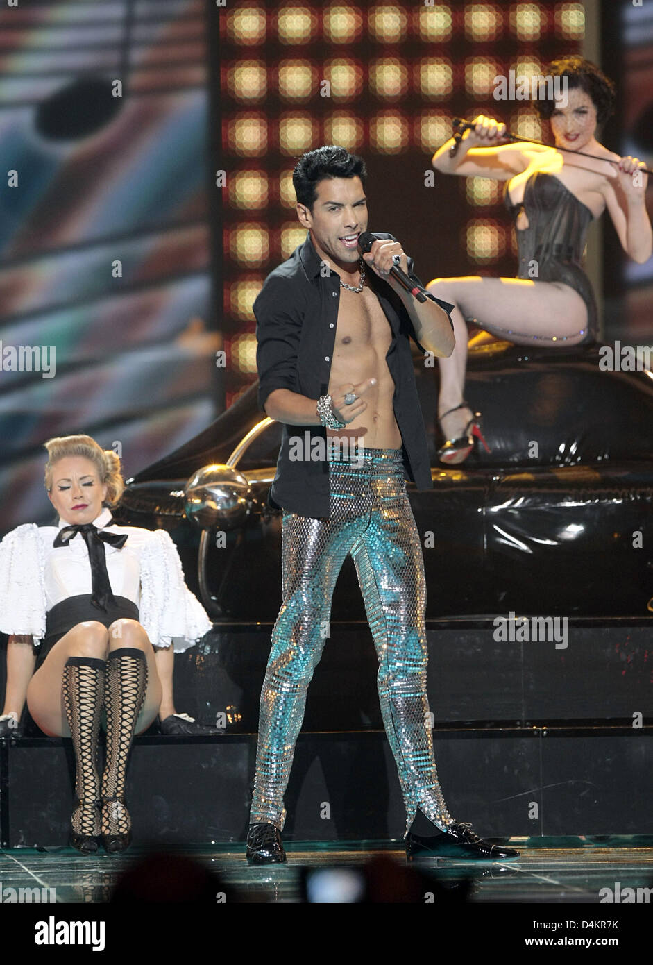 Oscar Loya (L) of ?Alex Swings Oscar Sings!?, representing Germany in