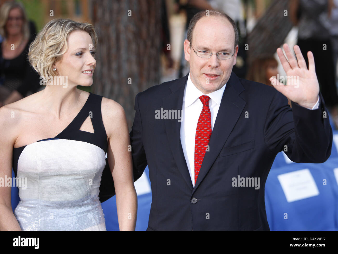 Prince Albert II of Monaco and his girlfriend Charlene Wittstock arrive at the fashion show of the Petra Ecclestone collection in Monte Carlo, Monaco, 22 May 2009. Petra Ecclestone is the daughter of Formula One boss Bernie Ecclestone. The Formula One Grand Prix of Monaco will take place on 24 May. Photo: JENS BUETTNER Stock Photo