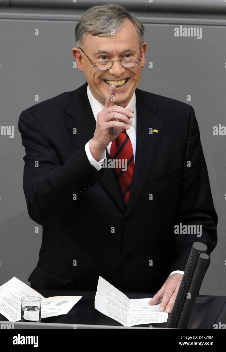 Federal German President Horst Koehler laughs during his speech after his reelection at the 13th Federal Convention in the plenar hall of the Reichstag building in Berlin, Germany, 23 May 2009. Koehler won the election with 613 votes, the minimum number of necessary votes. Photo: Tim Brakemeier Stock Photo