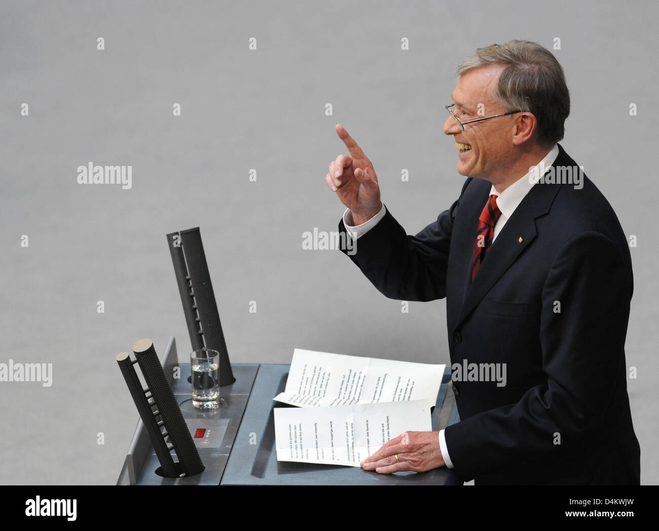 Federal German President Horst Koehler speaks after his reelection at the 13th Federal Convention in the plenar hall of the Reichstag building in Berlin, Germany, 23 May 2009. Koehler won the election with 613 votes, the minimum number of necessary votes. Photo: Peer Grimm Stock Photo