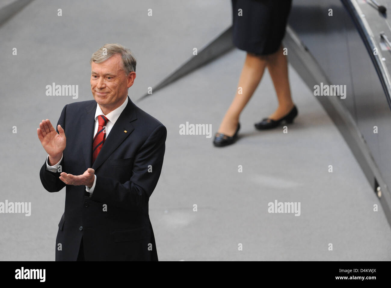 Federal German President Horst Koehler smiles after his reelection at the 13th Federal Convention in the plenar hall of the Reichstag building in Berlin, Germany, 23 May 2009. Koehler won the election with 613 votes, the minimum number of necessary votes. Photo: Peer Grimm Stock Photo