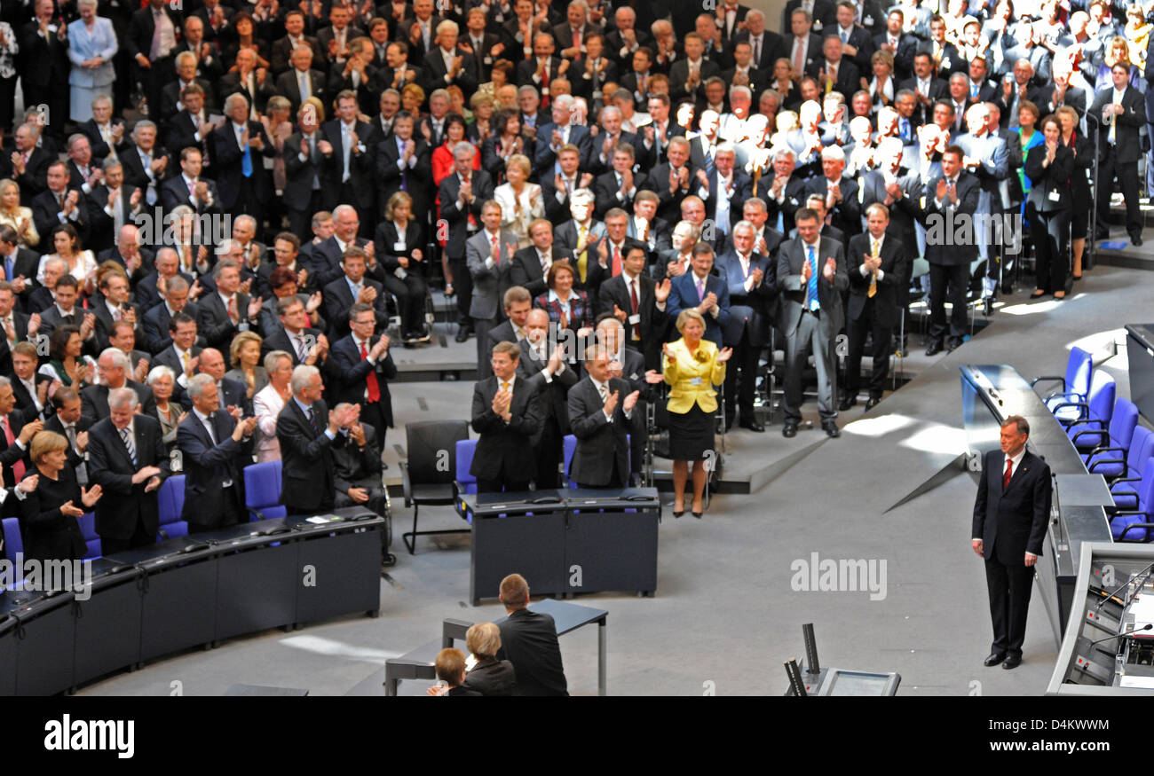 Federal German President Horst Koehler (R) is celebrated after his reelection at the 13th Federal Convention in the plenar hall of the Reichstag building in Berlin, Germany, 23 May 2009. Koehler won the election with 613 votes, the minimum number of necessary votes. Photo: PEER GRIMM Stock Photo