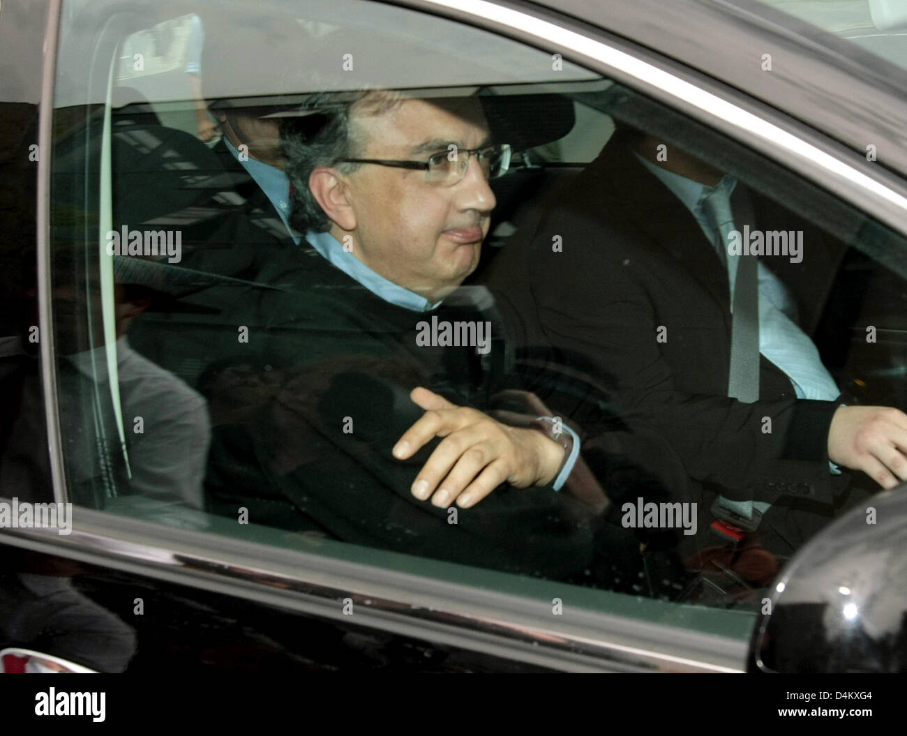 Fiat CEO Sergio Marchionne leaves the Federal Chancellery in Berlin, Germany, 26 May 2009. Marchionne met with German Chancellor Angela Merkel to again promote Italian carmaker Fiat?s concept for taking over German carmaker Opel. Photo: Wolfgang Kumm Stock Photo