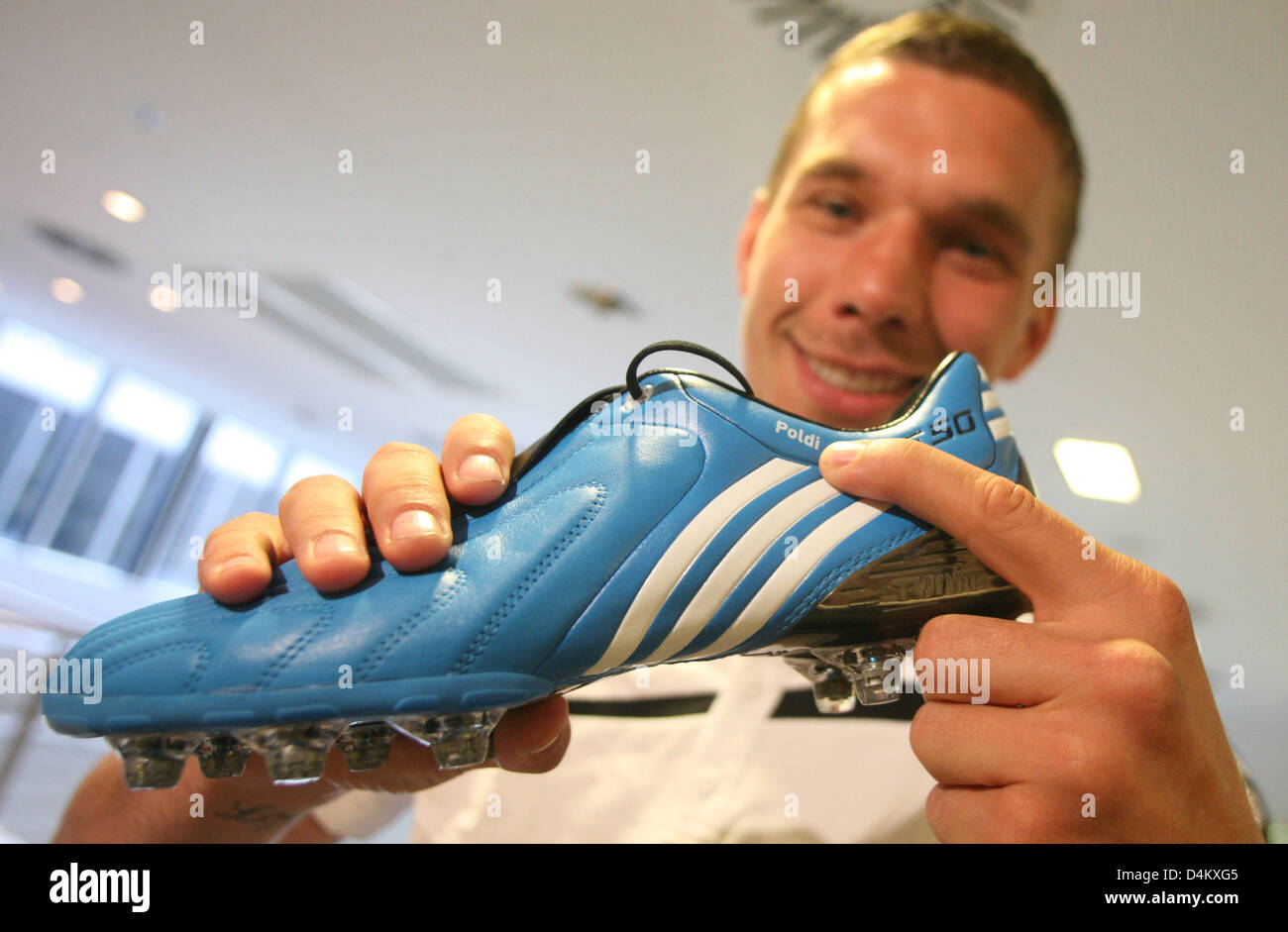 Adidas cheap international shoes