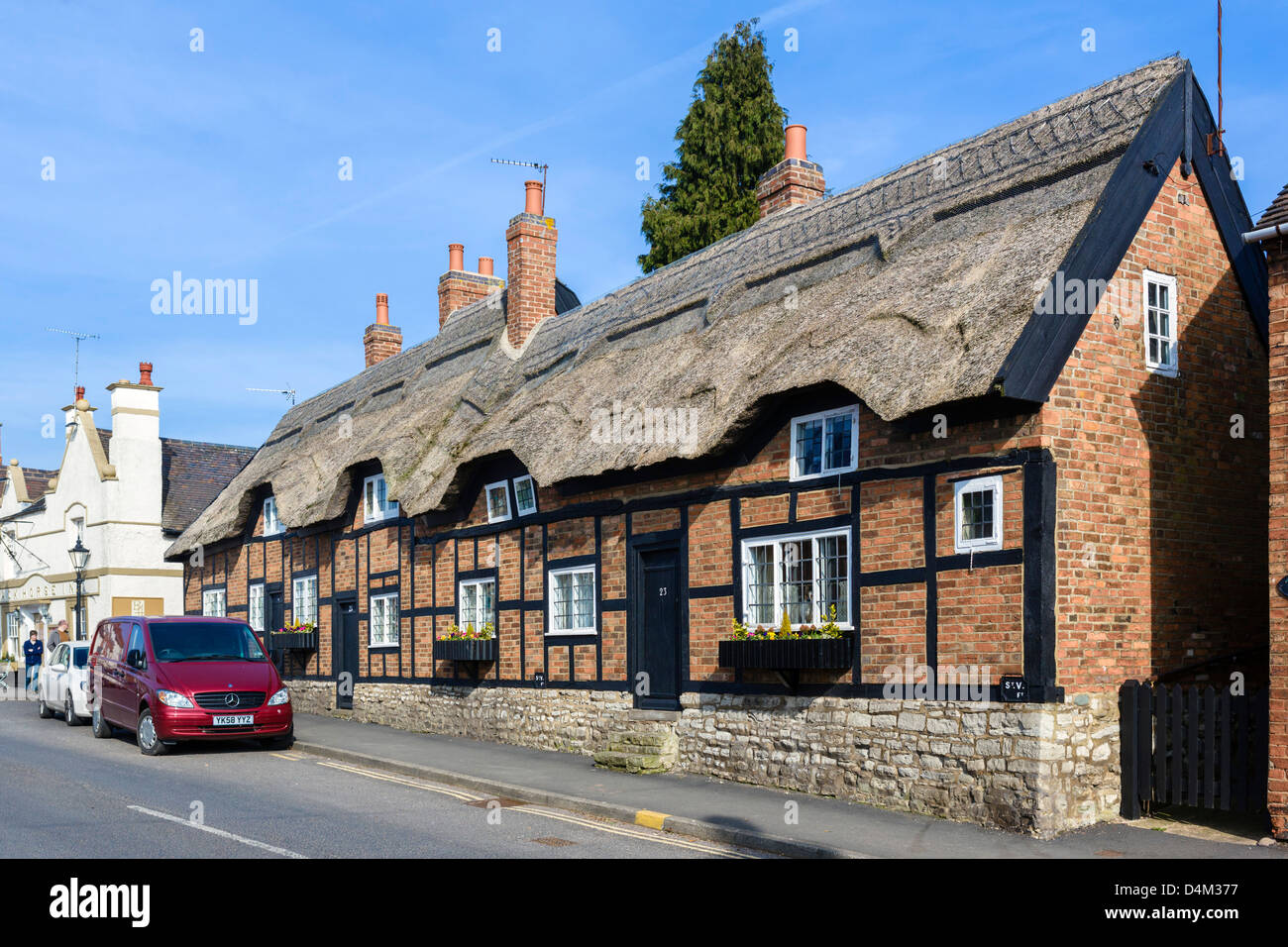 Thatched houses on the Market Place in Market Bosworth, Leicestershire, East Midlands, UK Stock Photo