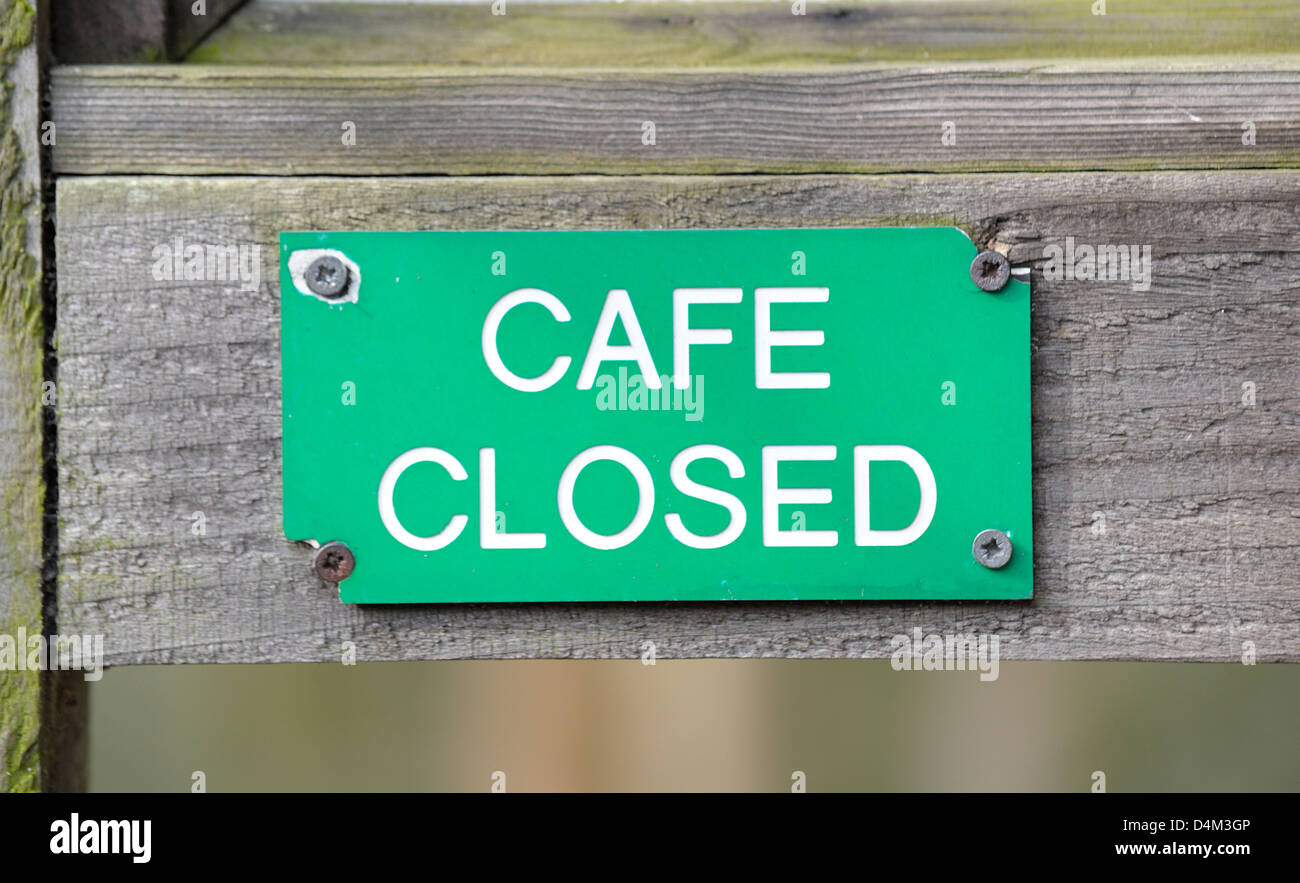 Green Cafe Closed Sign Stock Photo Alamy