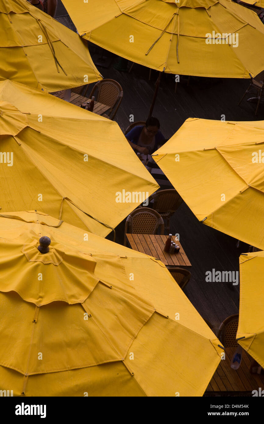 Yellow awnings hires stock photography and images Alamy