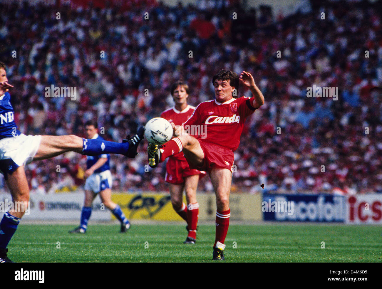 Ray Houghton's Liverpool notebook : inside Anfield 1988-89