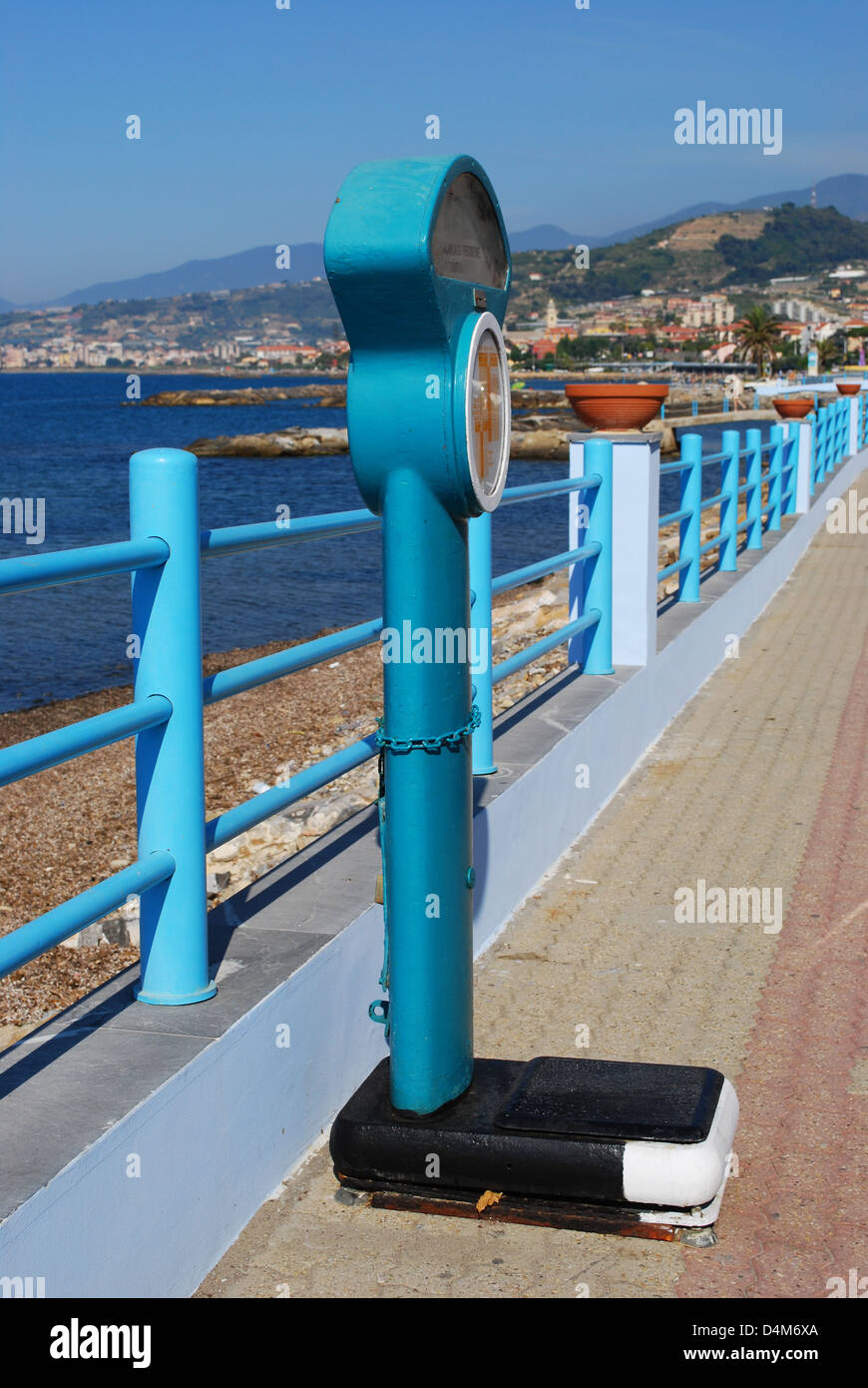 Public weighing scale High Resolution Stock Photography and Images Alamy