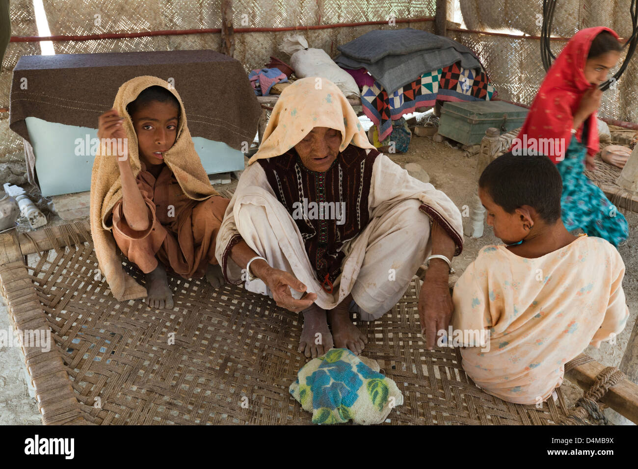 Lujja Jakrani Khan, Pakistan, Portrait of a family Stock Photo Alamy