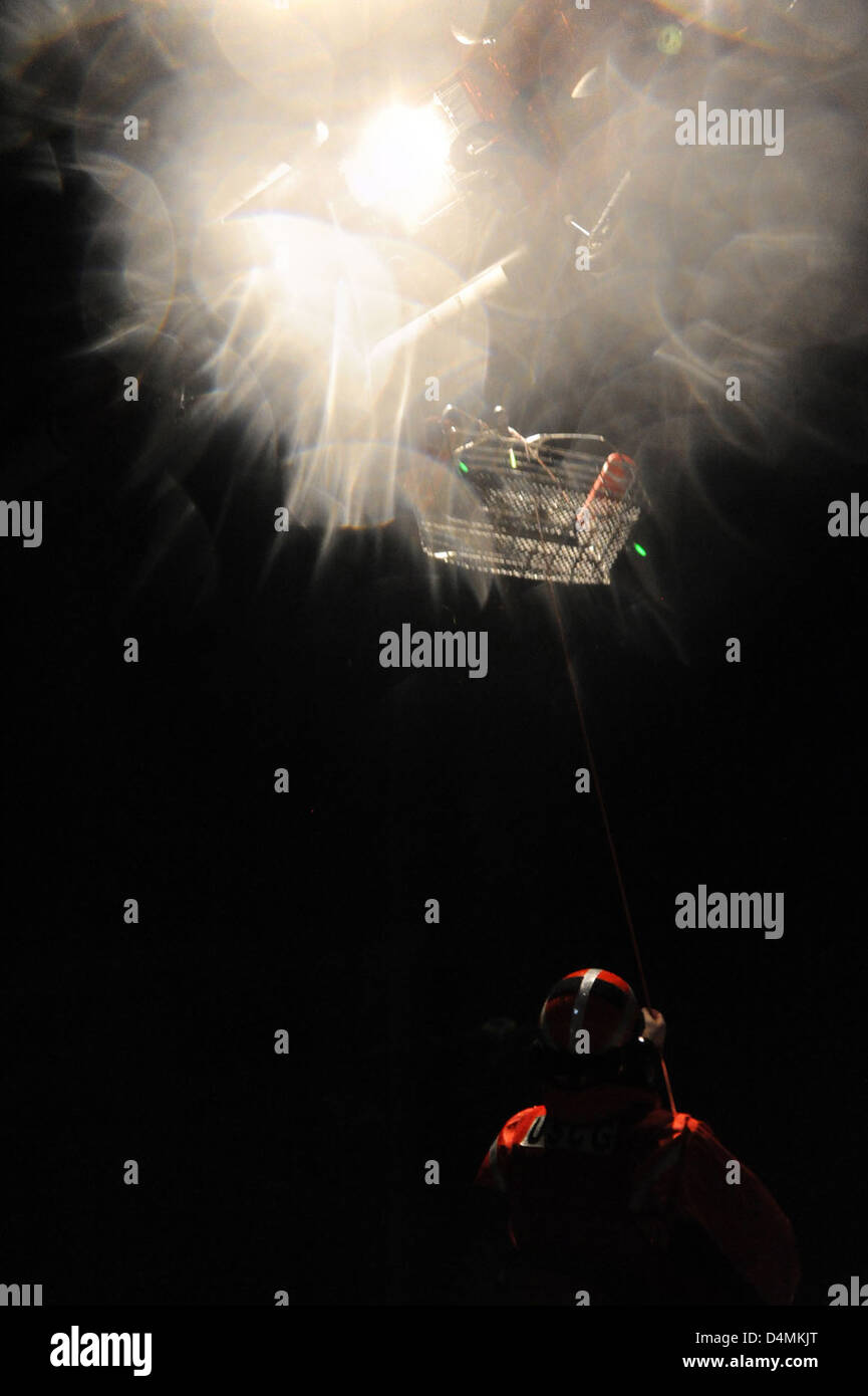 U s military personnel conduct hi-res stock photography and images - Alamy
