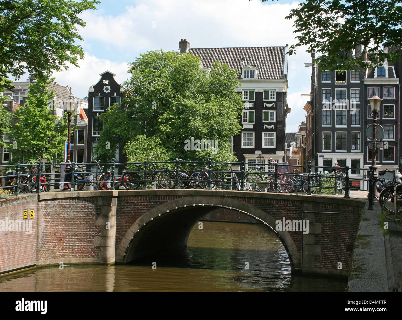 The Netherlands Holland Amsterdam Singel 83-85 The Old ferry House 1652 Golden Age Architecture Dutch Baroque Hotel Cornice Blau Stock Photo