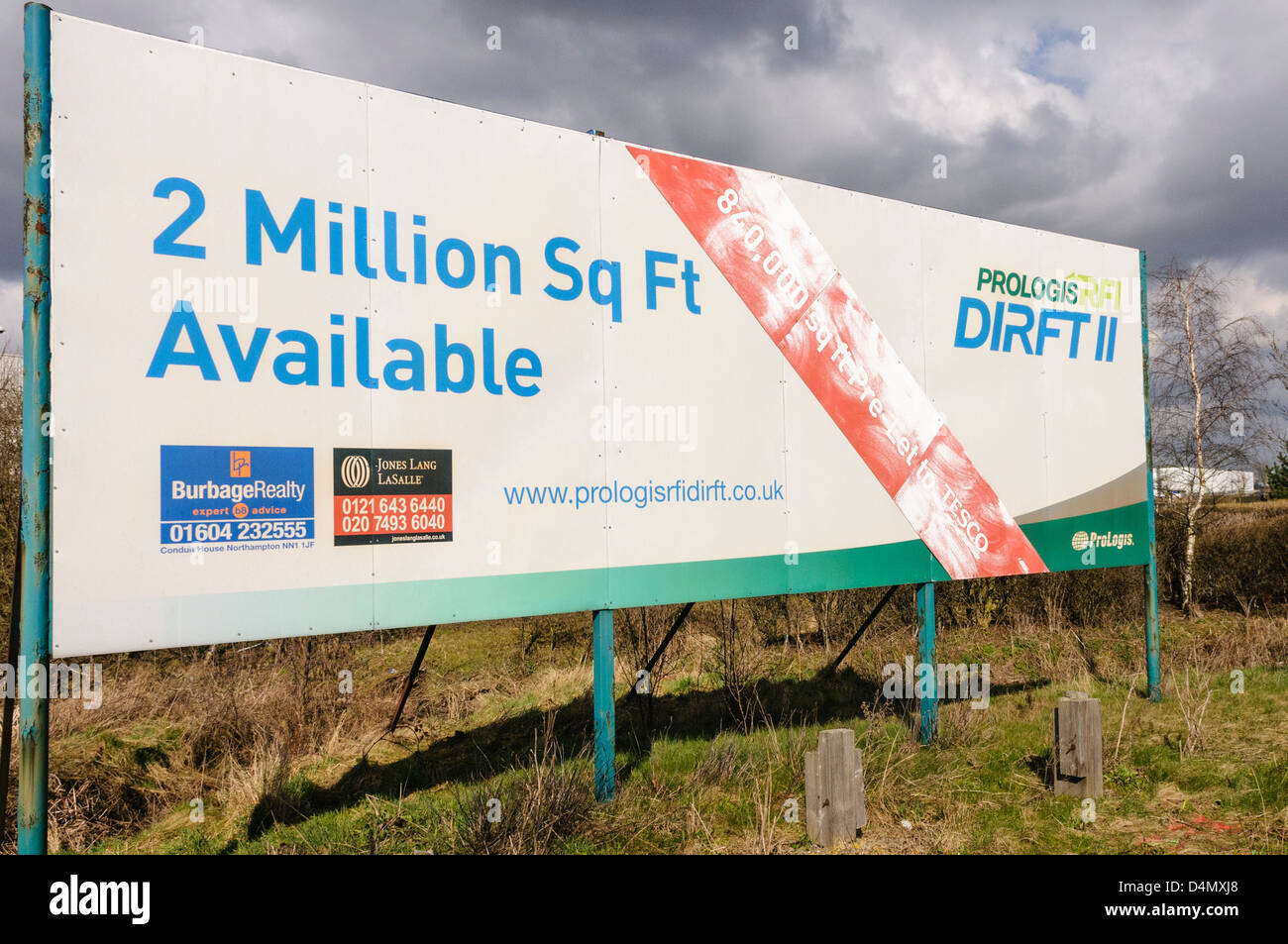 Sign advertising 2 million sq. ft. of floorspace is available to rent at Daventry International Rail Freight Terminal (DIRFT) Stock Photo