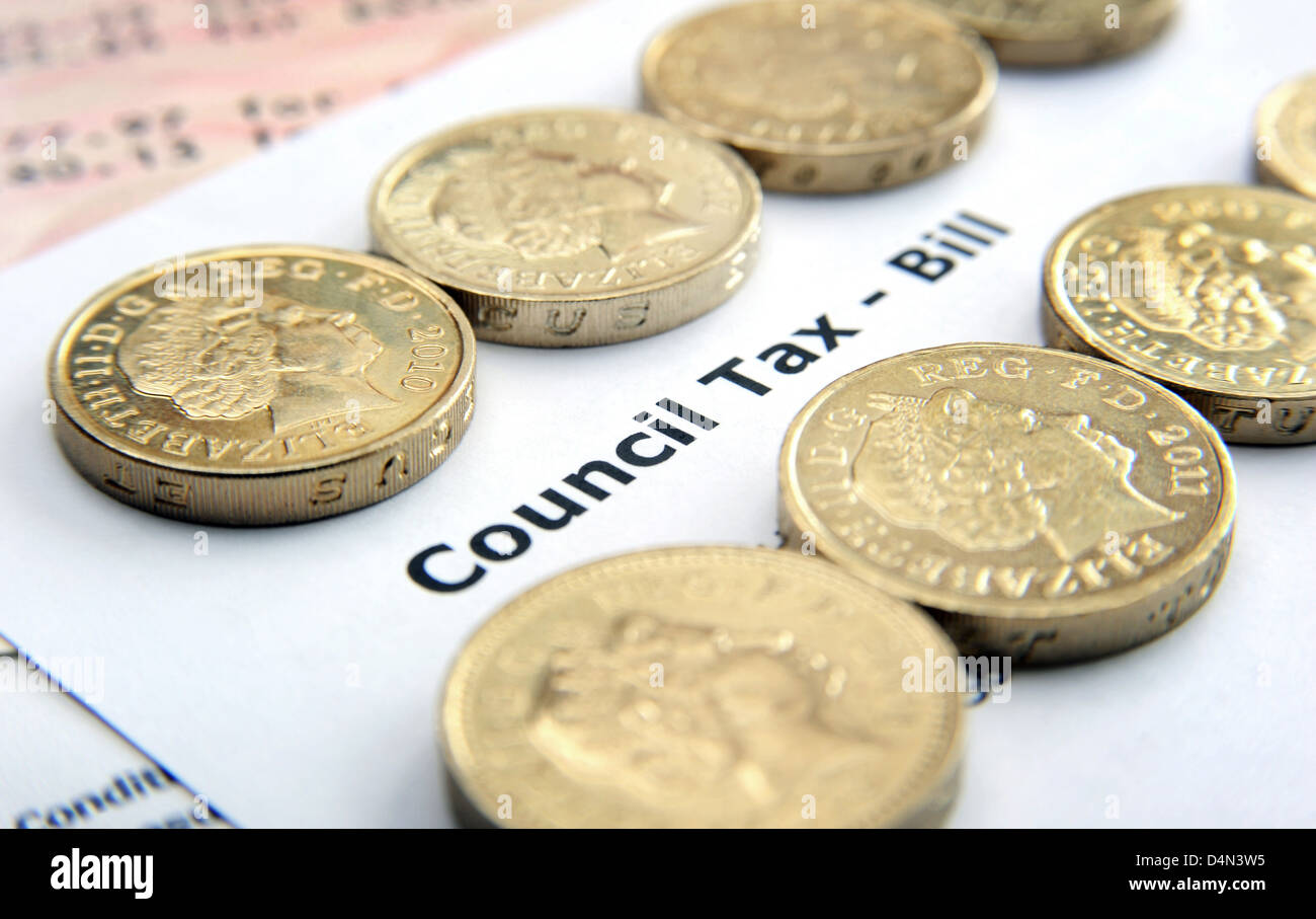 COUNCIL TAX BILL WITH POUND COINS RE BENEFITS WELFARE PAYMENTS CREDIT PENSIONERS INCOMES INFLATION WAGES CLAIMANTS PAY DEBTS UK Stock Photo