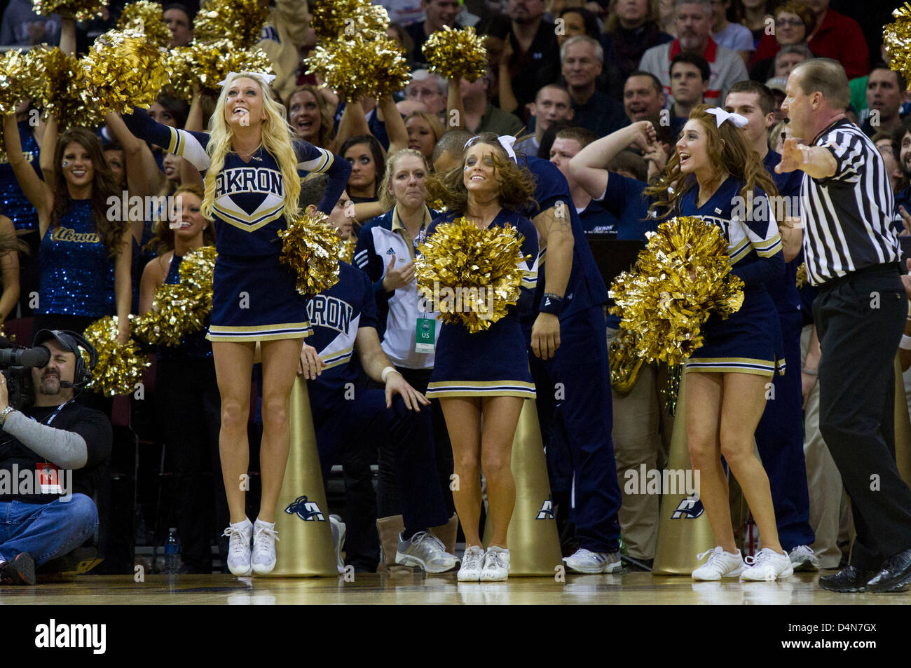 march-16-2013-akron-cheerleaders-in-acti