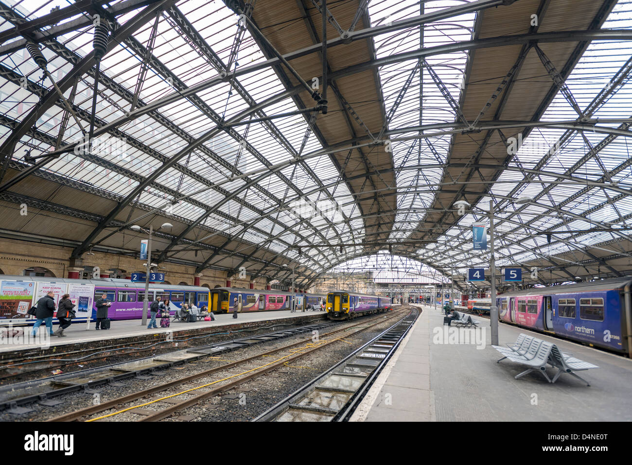 Lime Street station Liverpool Stock Photo Alamy