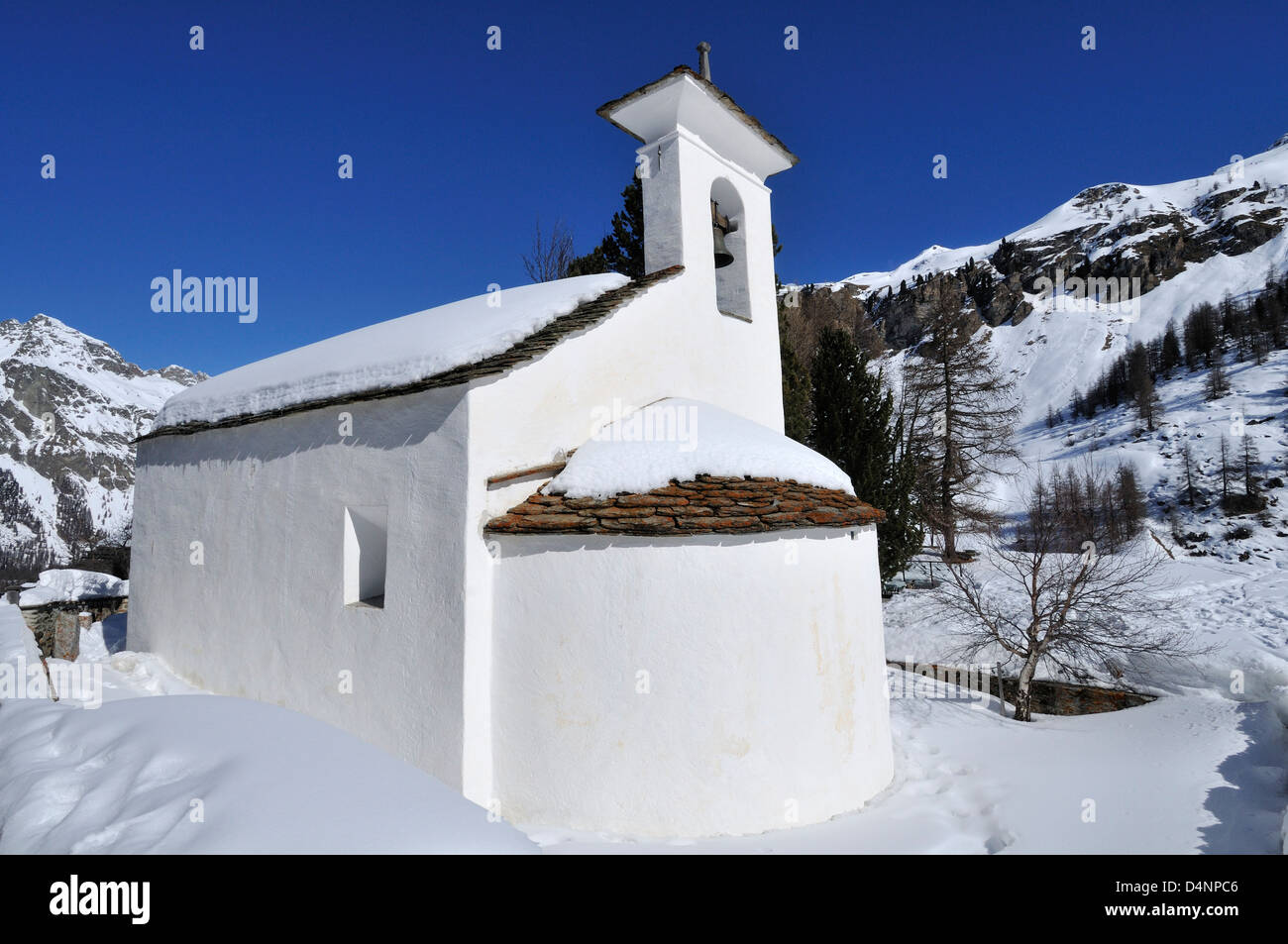Small Church of Crasta, Val Fex, Engadine, Graubünden, Switzerland Stock Photo