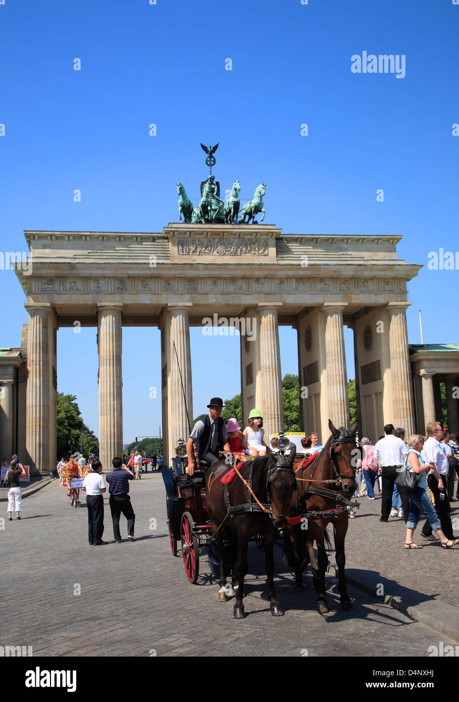 Carriage starts for sightseeing tour at Brandenburg gate, Brandenburger Tor, Berlin, Germany Stock Photo