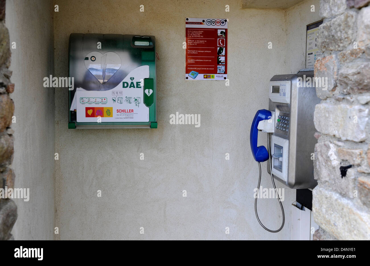 Automated external defibrillator aed hires stock photography and