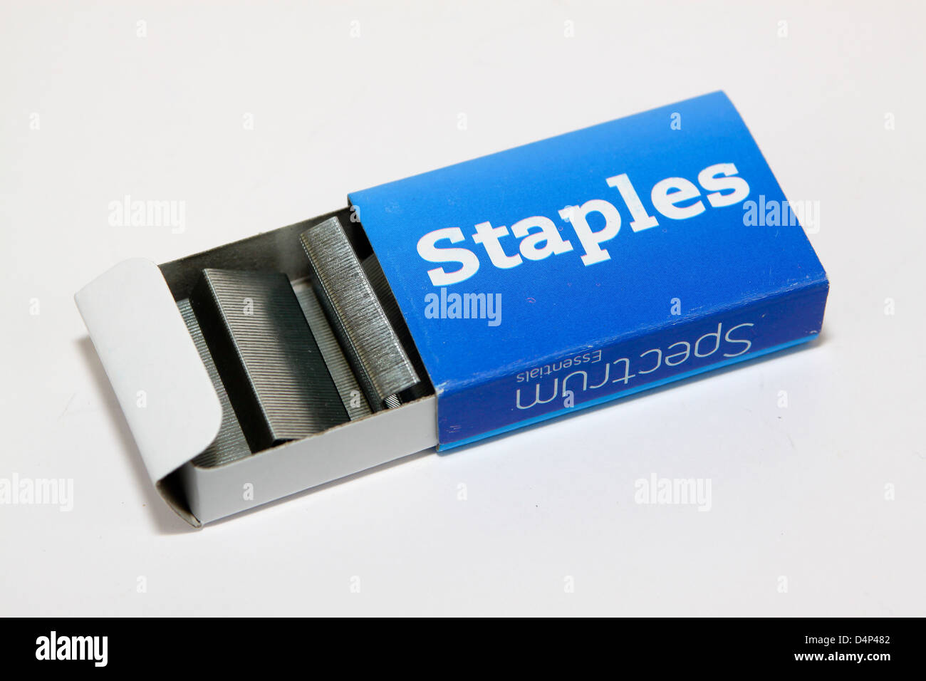 Box of small staples Stock Photo Alamy